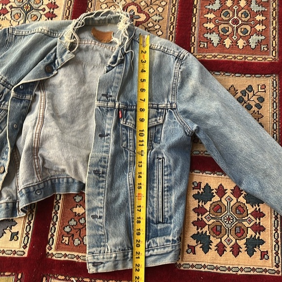 Vintage Levi’s distressed denim music icon U2 print size Large Jean jacket - Picture 6 of 6